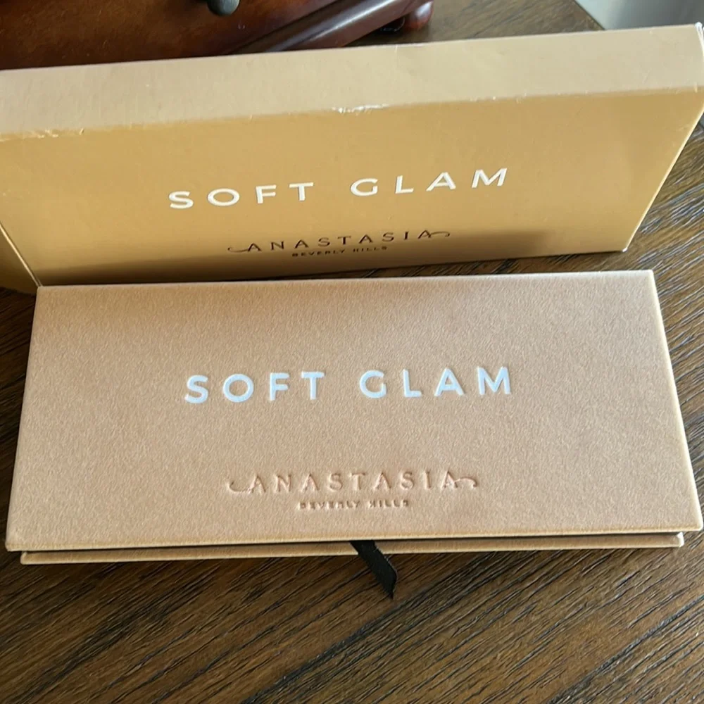 Anastasia Beverly Hills Soft Glam palette - Picture 3 of 6